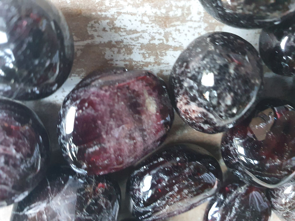 Thumbnail: Red Garnet tumblestone 