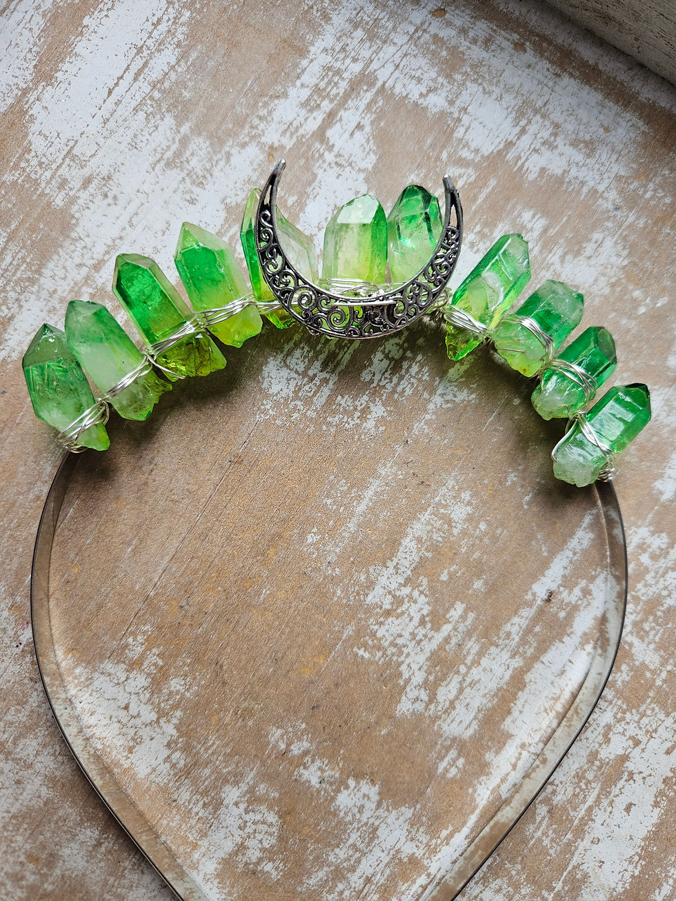 Thumbnail: Apple Aura Quartz Crown 