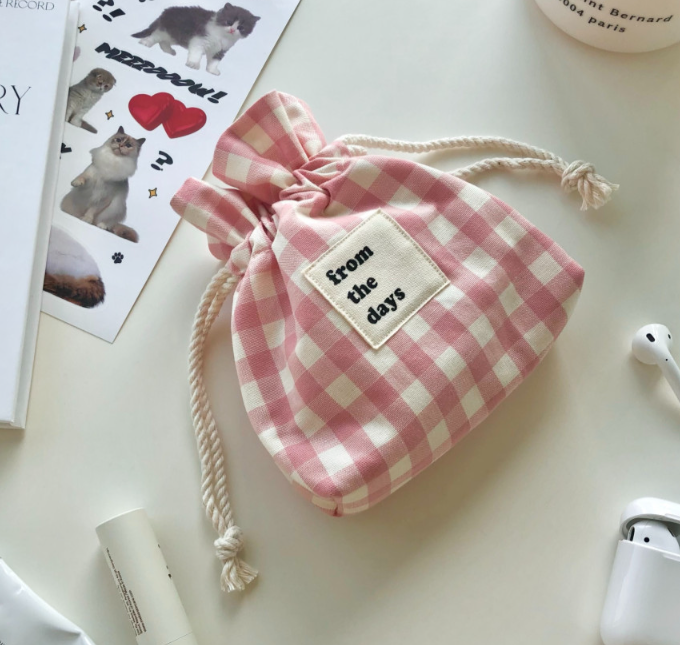 Thumbnail: Indie Pink quilted pouch front vie