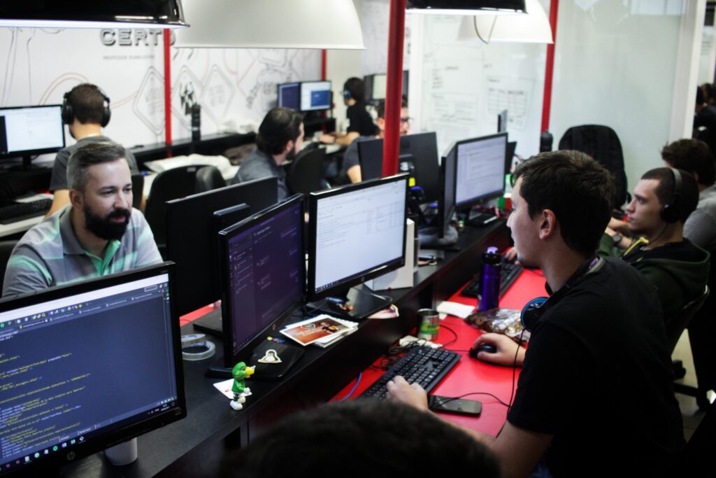 Grupo DB1 chega a 500 colaboradores e abre mais 80 vagas de trabalho