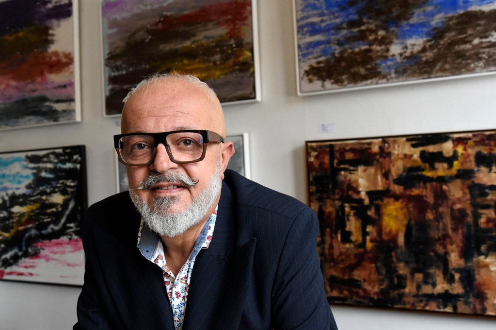 Vernissage movimentado abriu exposição de Lupercio Souza
