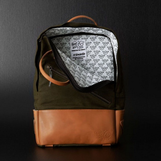 André Gola inaugura linha de mochilas assinadas por artistas da marca brasileira Beatnik & Sons