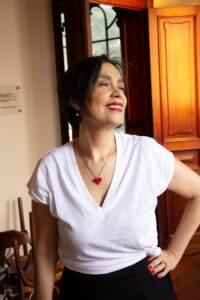 Projeto viaja pela história do Brasil com regravações de clássicos do samba 

