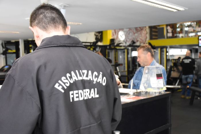 CREF9/PR fiscaliza denúncia de venda de anabolizantes em academia