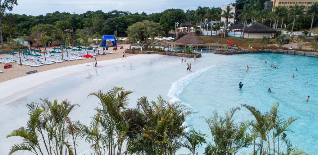 Blue Park, localizado em Foz do Iguaçu, conta com alta tecnologia para a formação de ondas na água