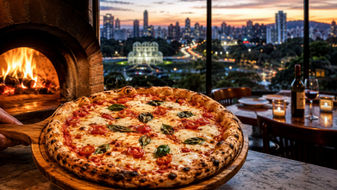Pizza artesanal de Curitiba servida em pizzaria tradicional da capital paranaense.