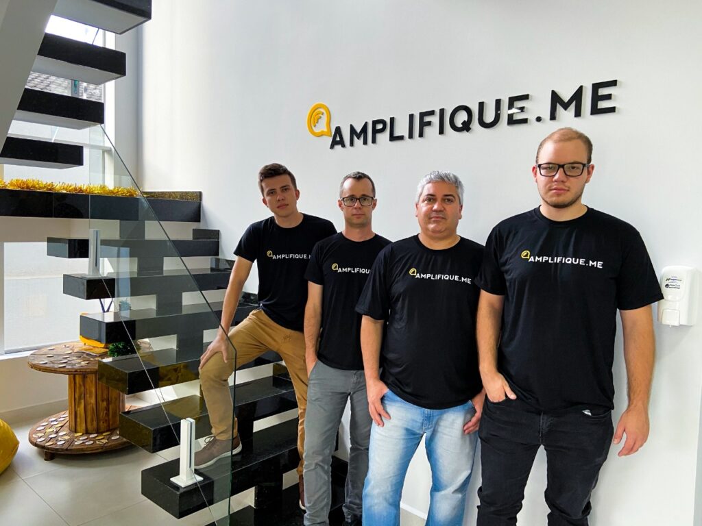Startup revoluciona gestão da experiência do cliente com tecnologia de marketing inovadora e conquista ex-alunos de Harvard