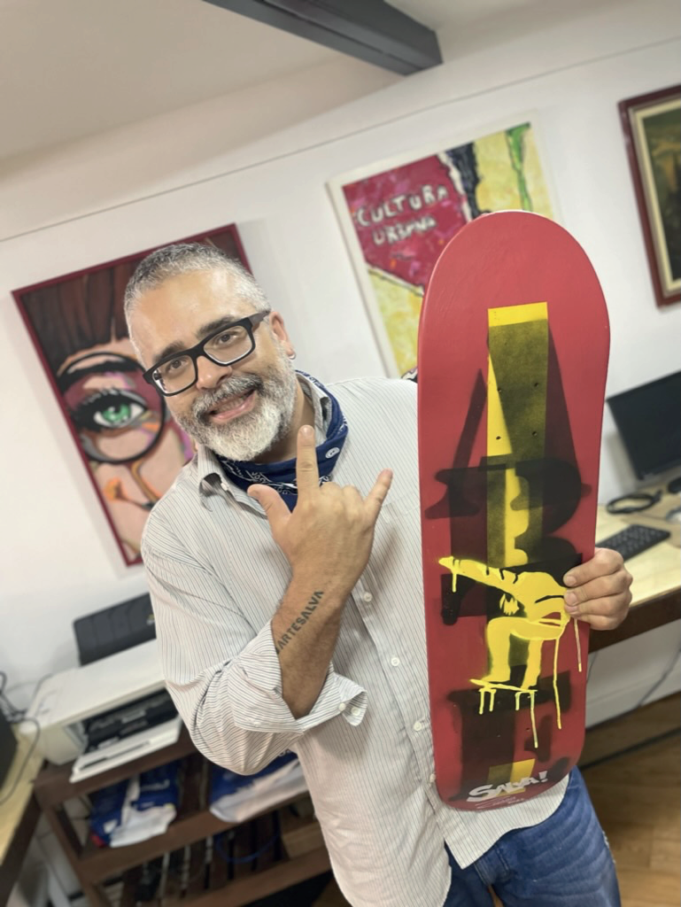 Choripan sorteia quatro shapes de skates para clientes