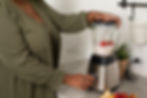 Antes de realizar o projeto elétrico ou comprar o eletrodoméstico para usar em casa, é fundamental verificar quais as tensões disponíveis na cidade/Estado, uma vez que o Brasil disponibiliza basicamente duas tensões: 127 e 220 V