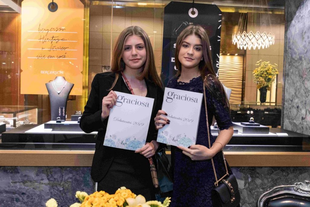 Exposição com fotos das debutantes do Graciosa em cartaz no Pátio Batel