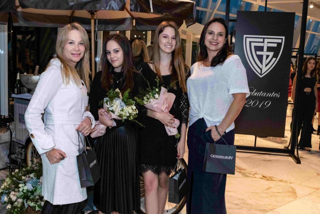 Exposição com fotos das debutantes do Graciosa em cartaz no Pátio Batel