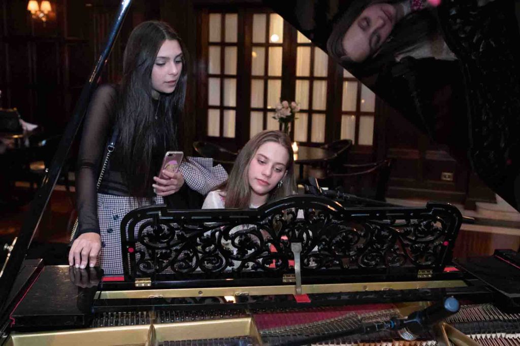 Graciosa inicia programação das debutantes