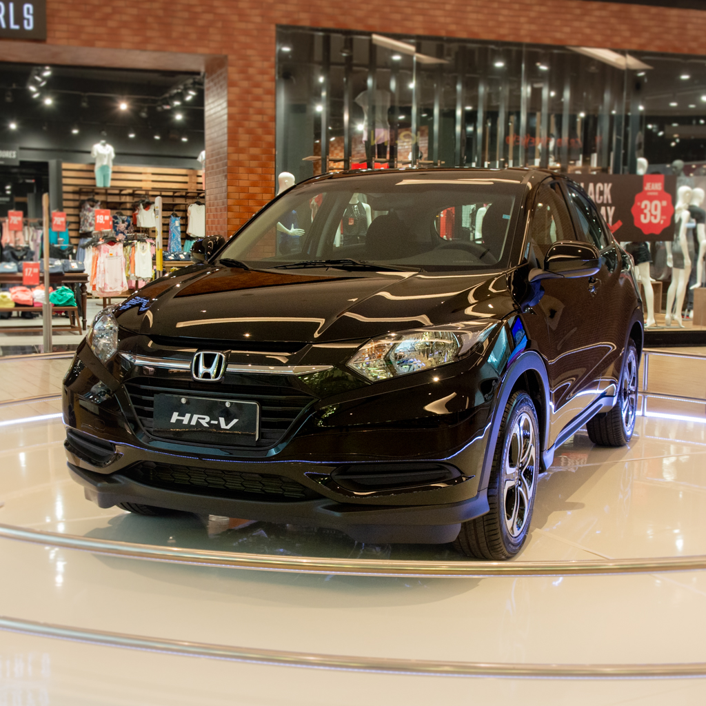 Aposentada ganha carro sorteado pelo  Boulevard Londrina Shopping