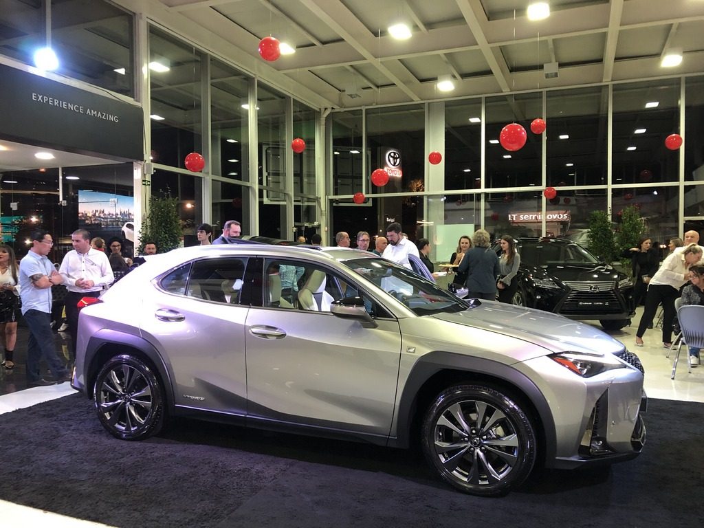 Lexus UX 250H é lançado em Curitiba em evento exclusivo