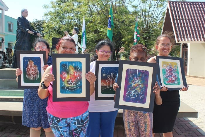 Assistidos do Pequeno Cotolengo produzem Cartões de Natal; saiba como adquirir