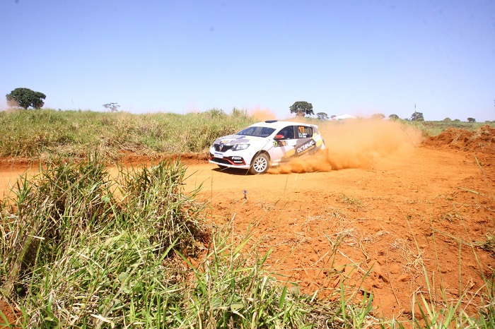 Paranaenses seguem o desenvolvimento do novo carro no Rally Araucária 2022