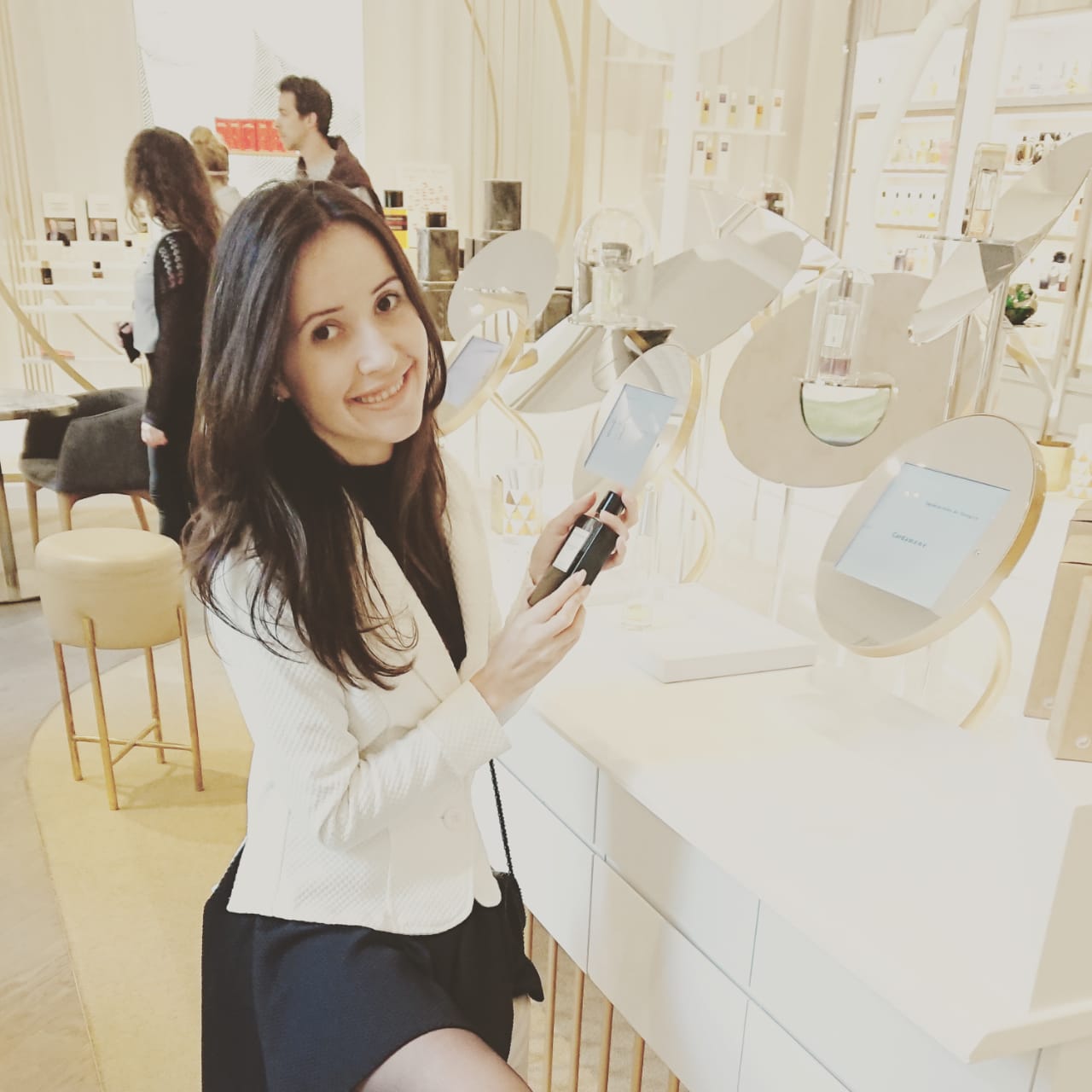 Perfumista cria de fragrâncias naturais e orgânicas com aromas do outono