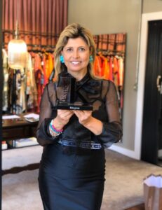 Hair stylist Isabel Cristina renova certificação como embaixadora da Kérastase