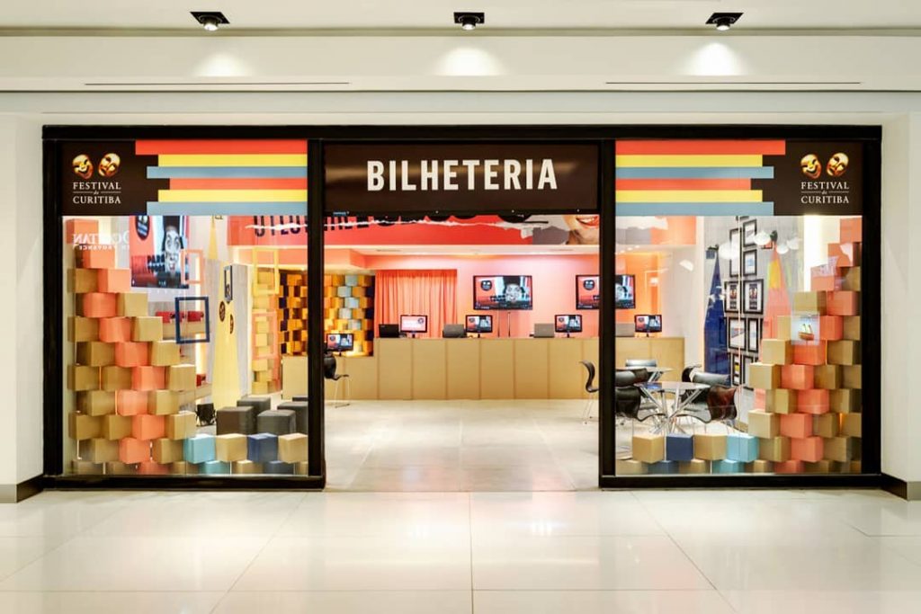Clientes do Shopping Mueller ganham ingressos para o Festival de Teatro de Curitiba