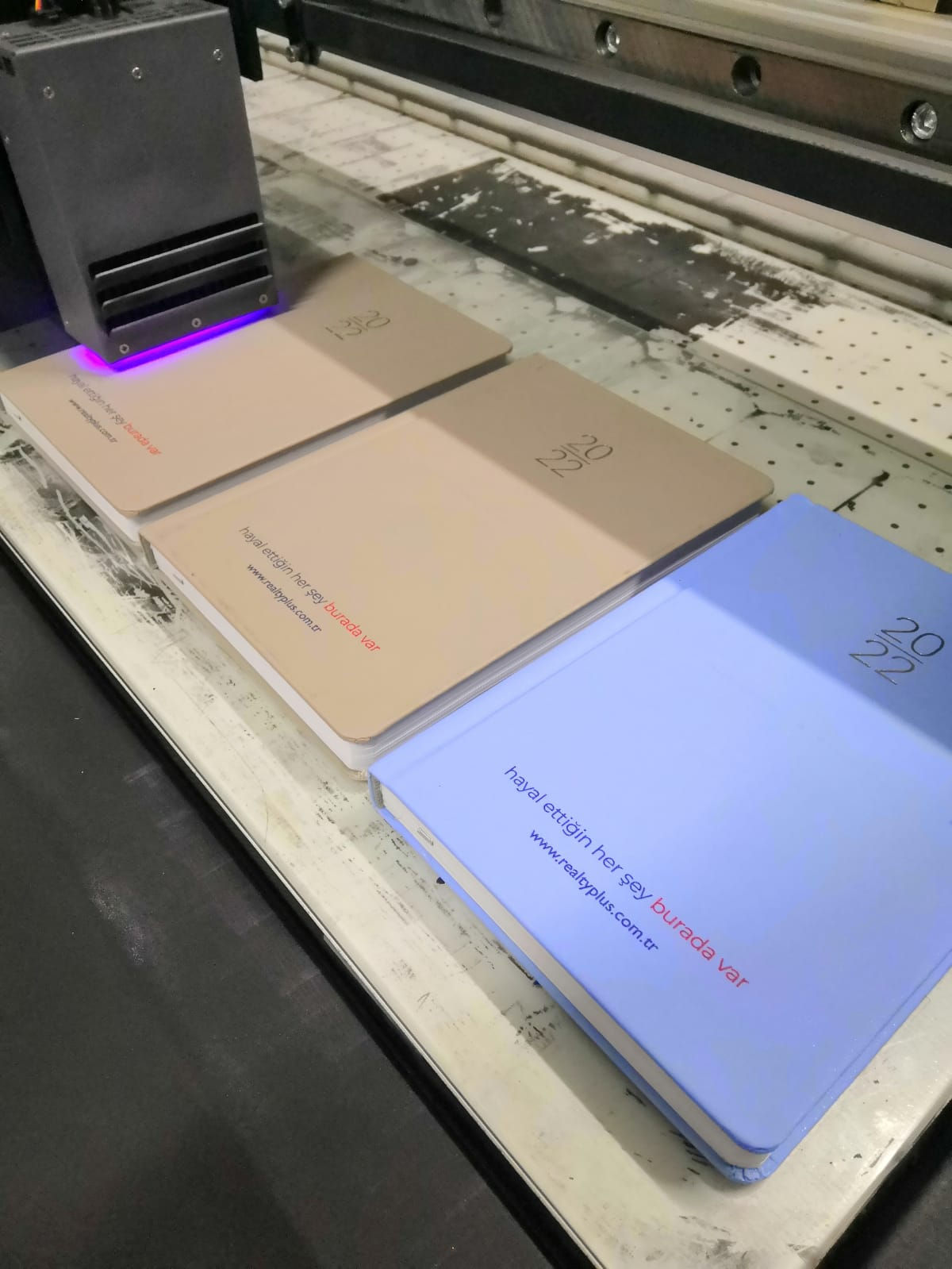 Ajanda üzerine UV baskı