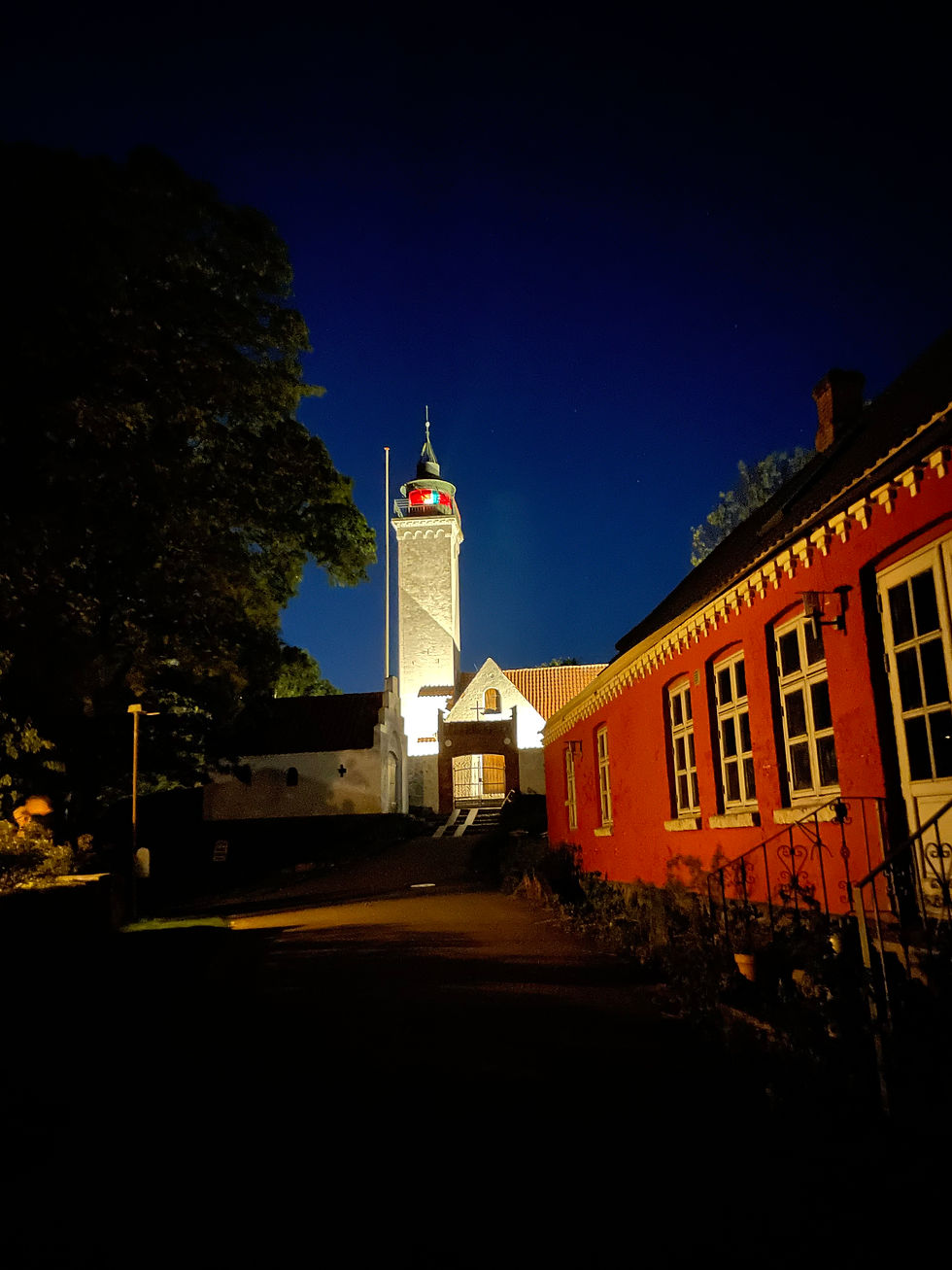 Fyrtårnet på Tunø om aften