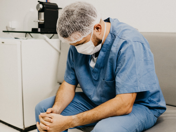 Compassion fatigue: quanto costa prendersi cura degli altri?