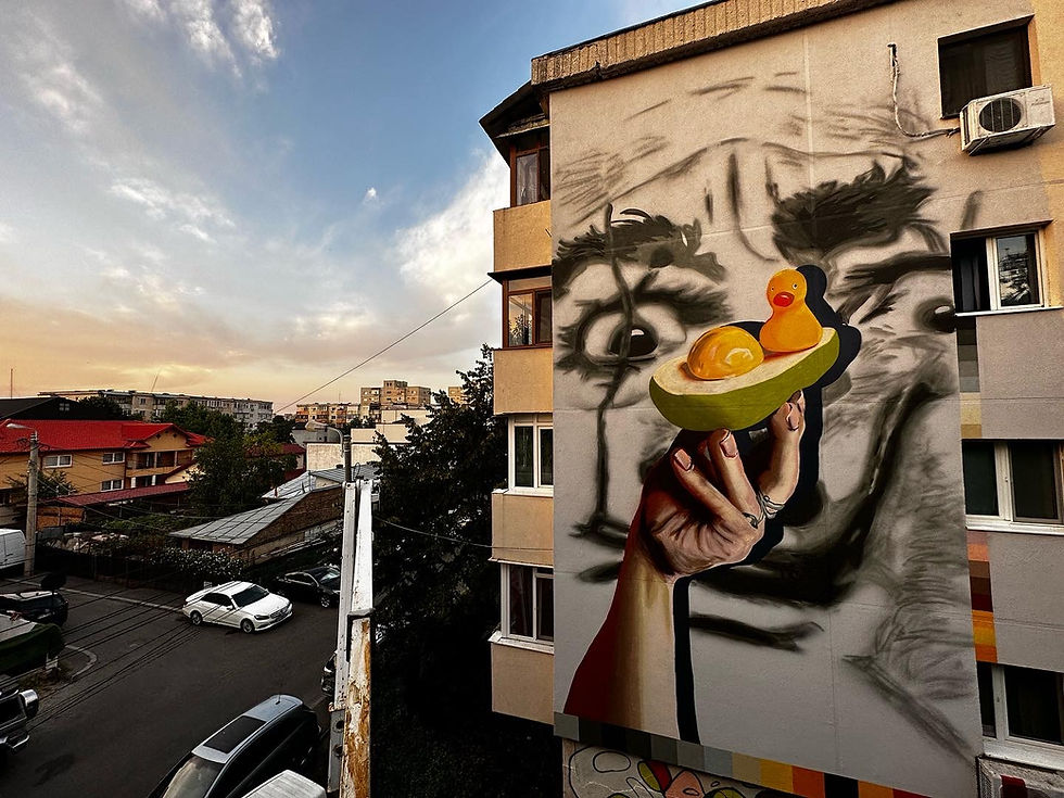 Pictura murala exterior pe fatada bloc, mural suprarealist Muralwright