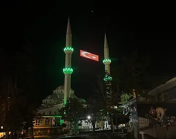 Yunak Çarşı Camii