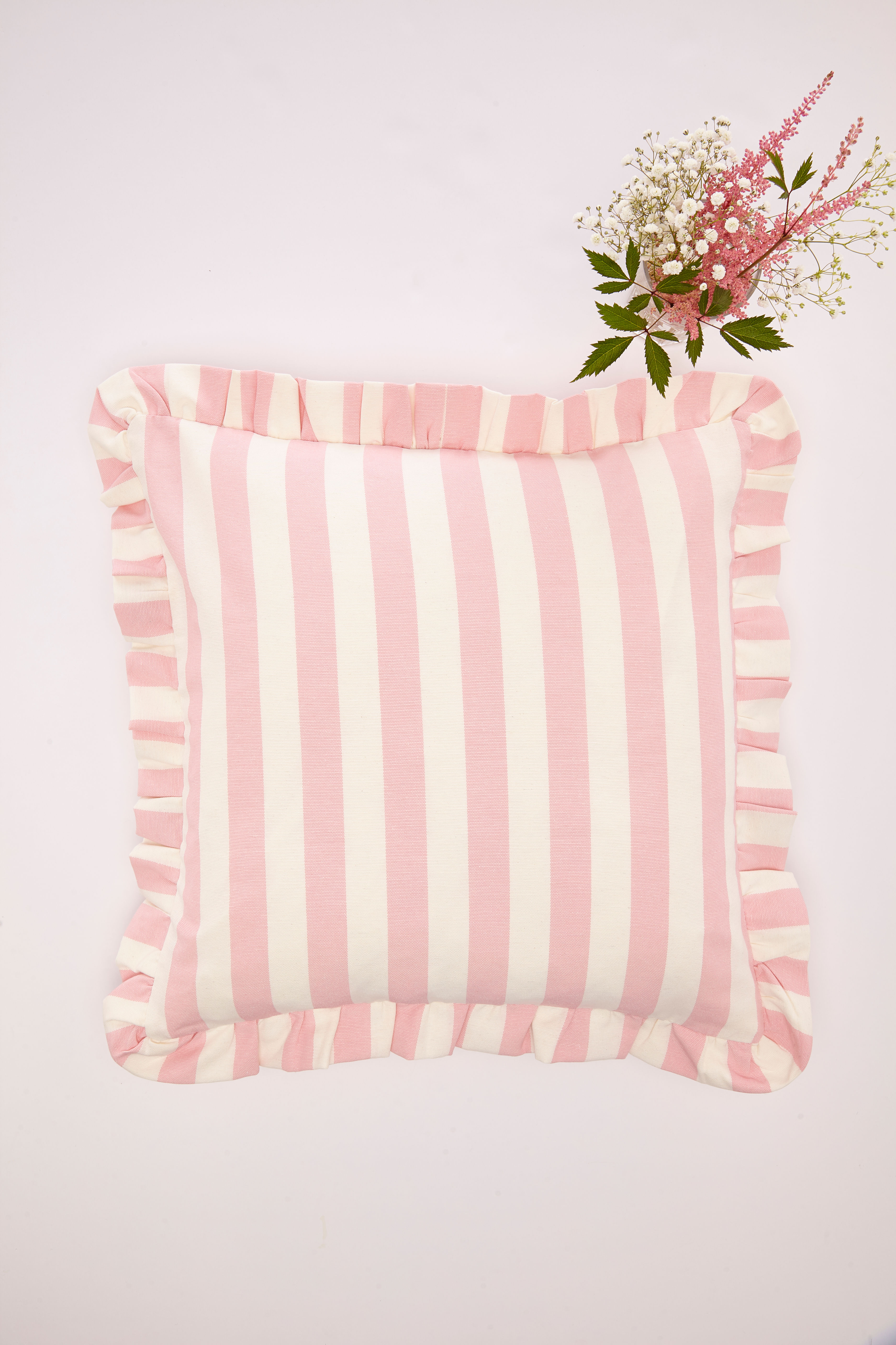 Kissen Pink gestreift mit Rüschenrand