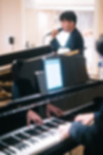 Union  婚禮樂隊派出 2 Pieces 樂隊到香港半島酒店提供晚宴樂隊服務，煲仔 Bojai 在鋼琴旁深情演唱。