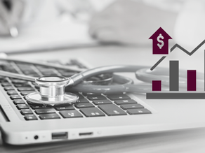 computador e estetoscópio do médico