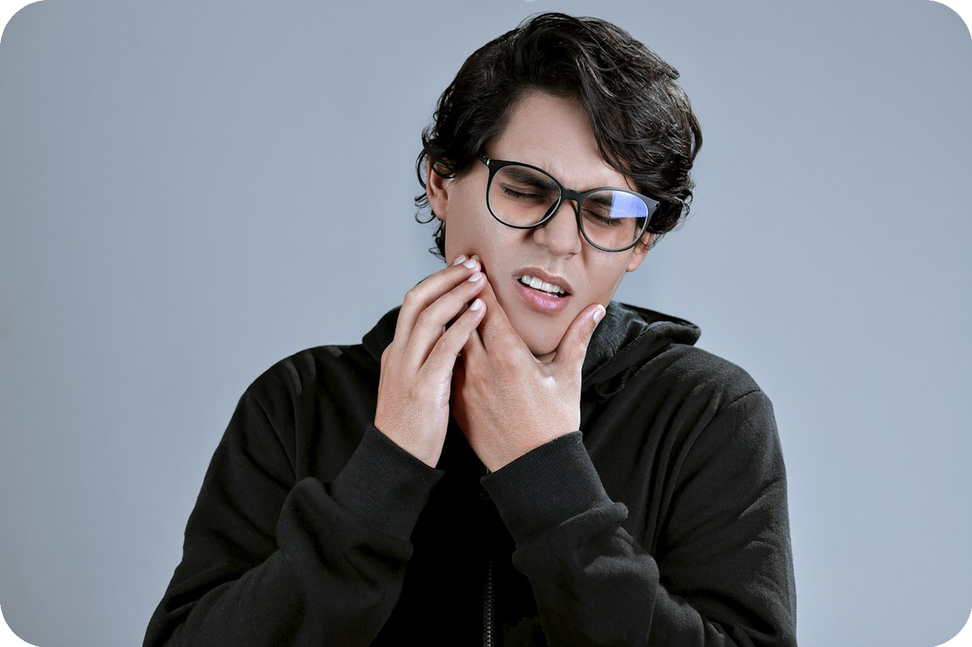 Toothache That Won't Go Away? Causes, Relief & When to See a Dentist in Burlington & Oakville