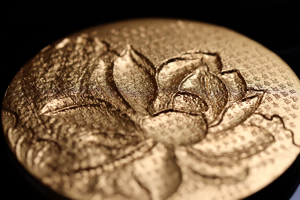 Miniatura: Thousand-Armed Thousand-Eyed Guan Yin Bodhisattva 2 oz Gold Glided Silver Gabon