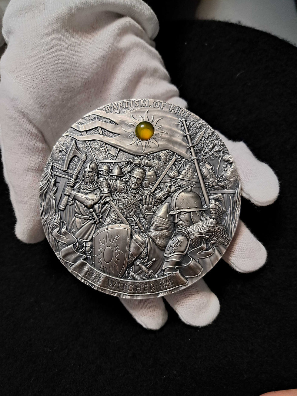 Miniatura: Baptism of Fire The Witcher Book Series 1kg 1 kilo Silver High Relief Niue 2023
