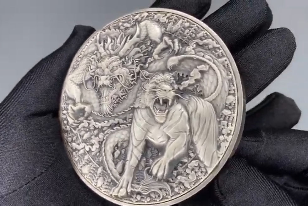 Miniaturbild: Chinese Dragon & Tiger 2 oz Pure Silver Coin – Tokelau 2022 – 10 Dollars