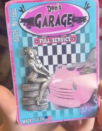 Miniatura: Garage Girl Poured 2.6 oz .999 Silver Bar in Card