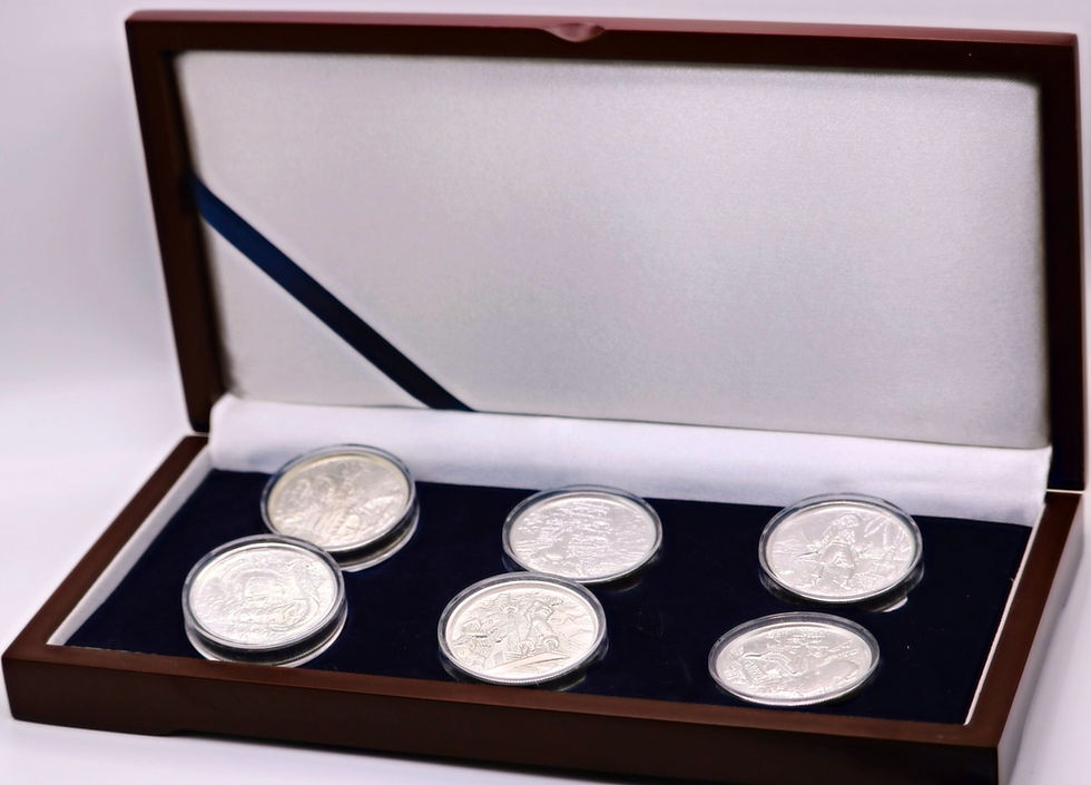 Miniature : 2 OZ HIGH RELIEF PRIVATEER SET P1-P6 IN CAPSULES IN A WOODEN DISPLAY CASE