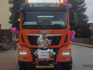 Teenies & Zuckerpuppen auf Faschingsumzug in Großweil
