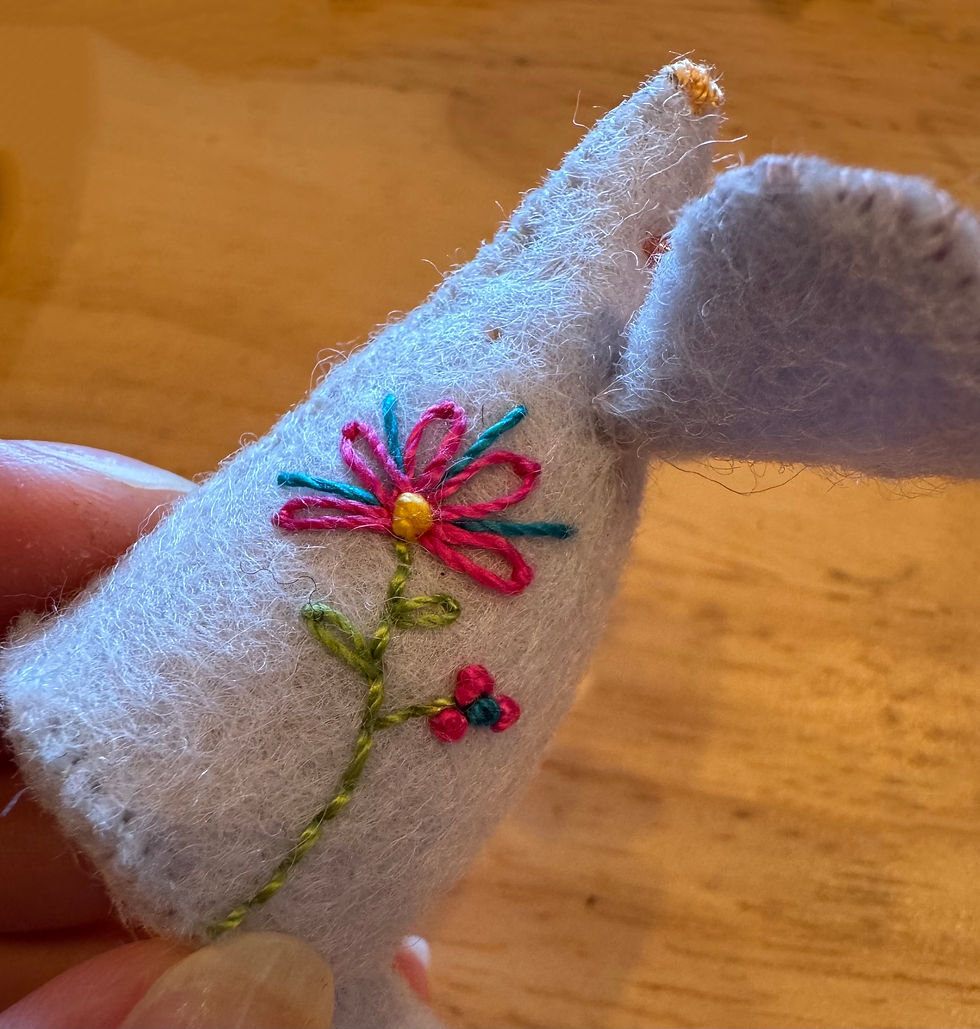 Thumbnail: Mouse about Town Thread Roll and Dolly Quilt pattern (PDF)