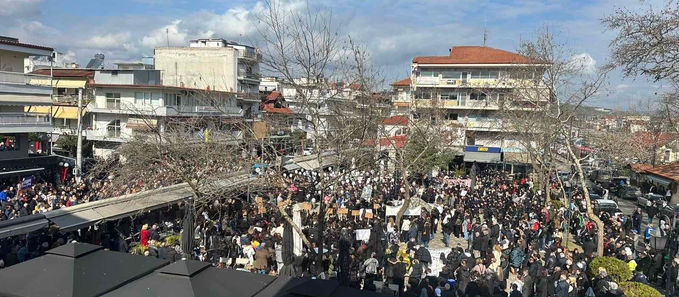 Σκύδρα: Μαζική συγκέντρωση για τα δύο χρόνια από την τραγωδία των Τεμπών