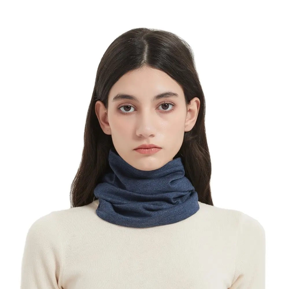 Frau Trägt emf-strahlungsschutz-schlauch-schal