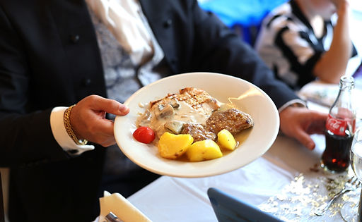 zufriedener Gaste Pizzeria Casanova Brühl.JPG