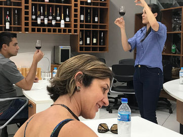 Curso ‘Aprenda sobre vinhos com uma Rainha’ tem mais uma edição nesse sábado