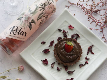 Aprenda a fazer tortinhas de chocolate e harmonizar com vinho frisante rosé