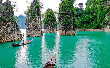 EXPLORE CHEOW LAN LAKE
Set out by longtail boat to discover limestone scenery, Khao Sam Kler, caves and the quieter corners of the lake.