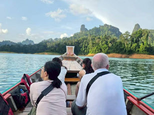 Guests on an afternoon wildlife boat safari near Praiwan Rafthouse
