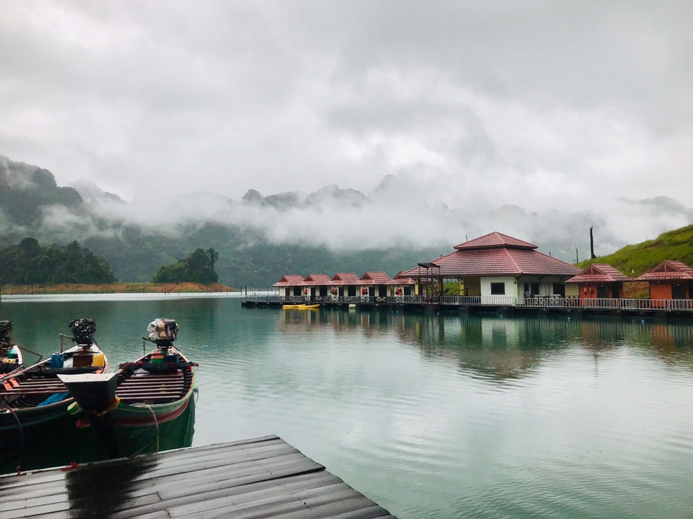 Saichol Raft House Resort