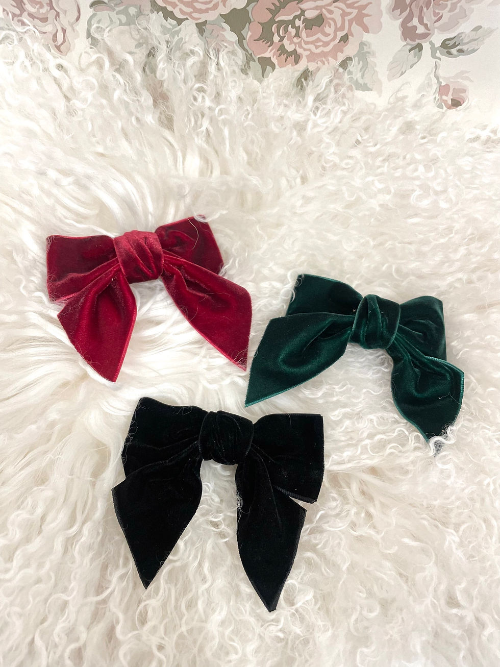 Thumbnail: Bow Velvet Green