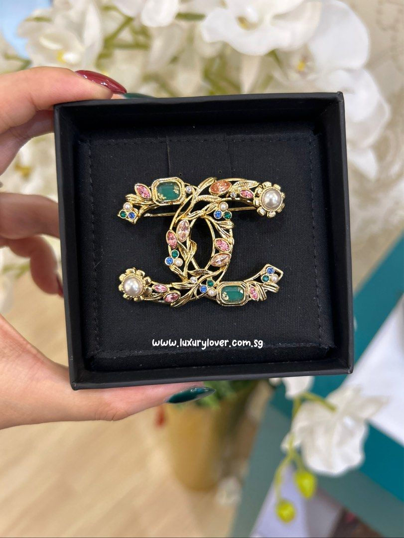 Thumbnail: BNIB Chanel 22K CC Brooch Gold and Multicolor Pearl, Strass