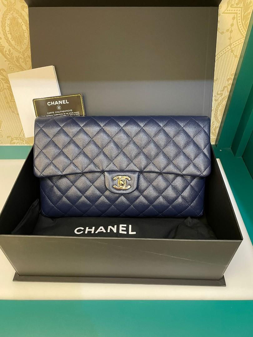 #29 LNIB Chanel Timeless Classic Clutch Navy Caviar Light GHW